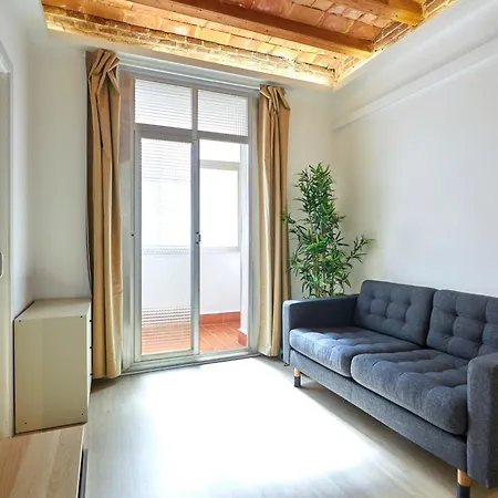 Vibrant And Modern Апартаменты *
