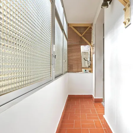 Vibrant And Modern Daire