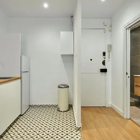 Vibrant And Modern Apartment *