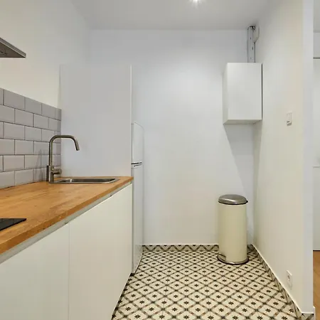 Vibrant And Modern Apartment Barcelona